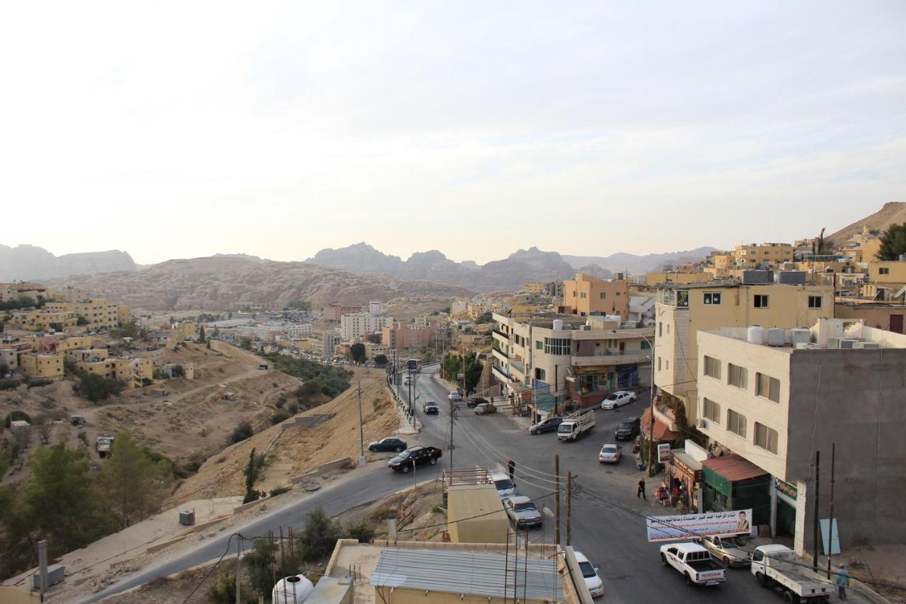 Petra Visitors Hotel Wadi Musa Exteriör bild