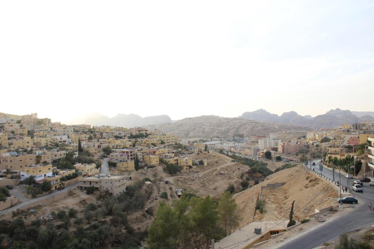 Petra Visitors Hotel Wadi Musa Exteriör bild