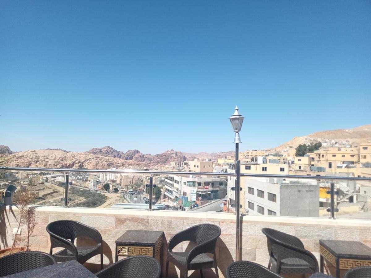 Petra Visitors Hotel Wadi Musa Exteriör bild