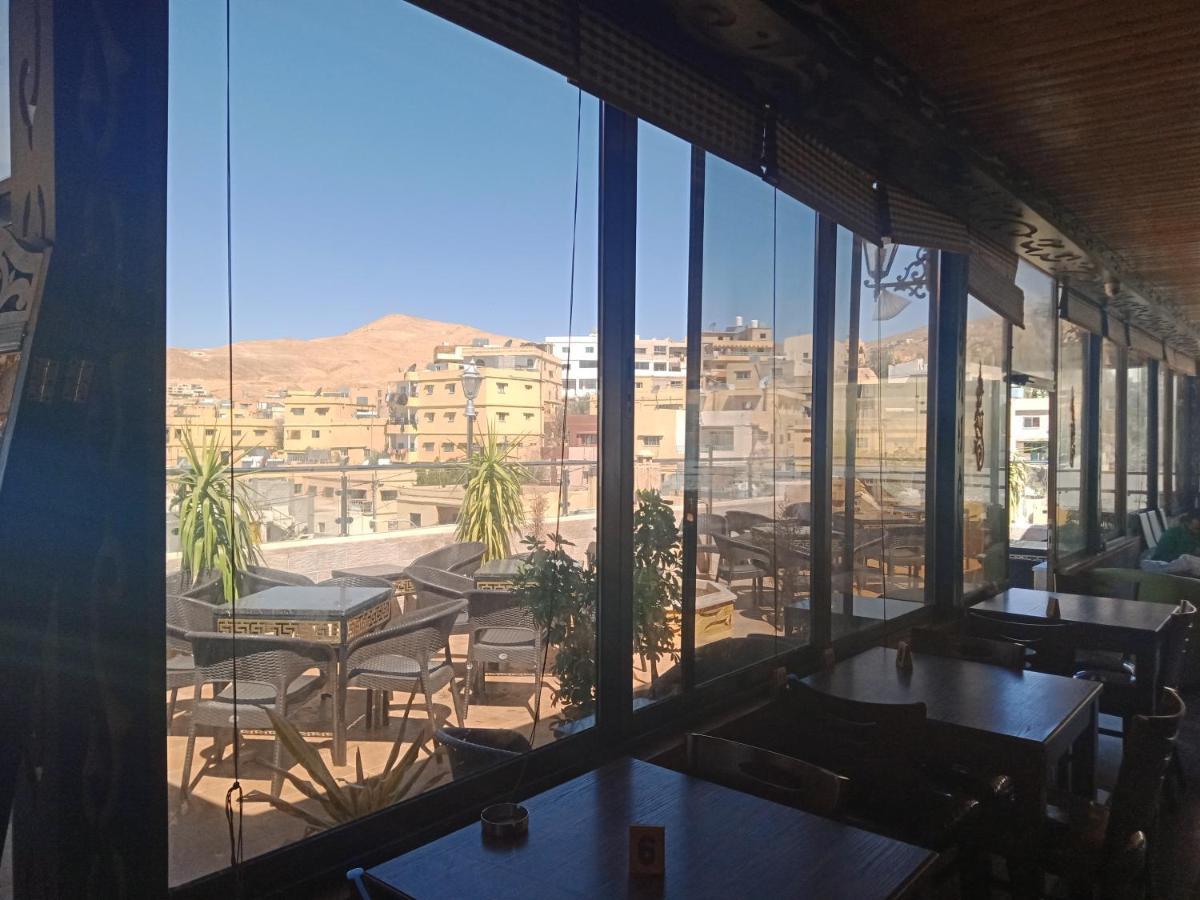 Petra Visitors Hotel Wadi Musa Exteriör bild
